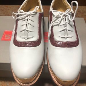 NWOT, Ladies golf shoes